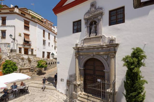 Apartamento En Pleno Centro, Wifi, Ideal Apartment Granada Luaran gambar